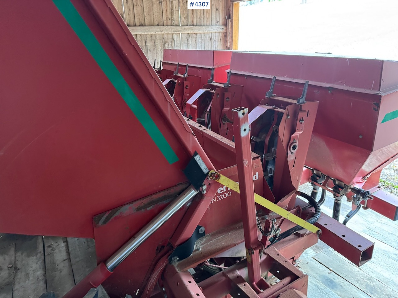 1996 Kverneland UN3200 Potetsetter - آلة زراعة البطاطس: صور 3 1996 Kverneland UN3200 Potetsetter - آلة زراعة البطاطس: صور 3