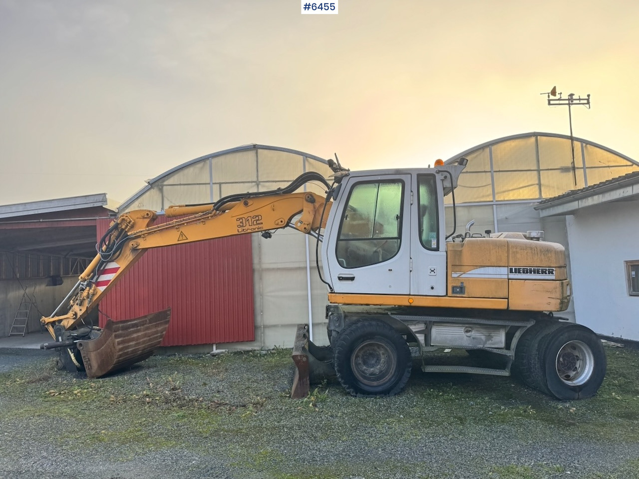 2003 Liebherr 312 Wheeled excavator w/ Rototilt and 2 buckets. - حفارة: صور 1 2003 Liebherr 312 Wheeled excavator w/ Rototilt and 2 buckets. - حفارة: صور 1