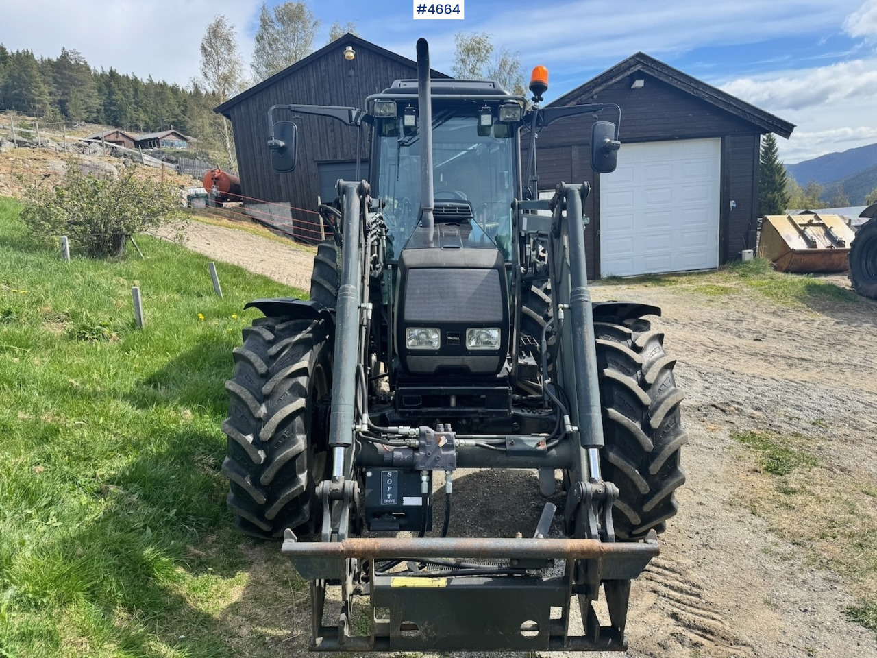 2003 Valtra A85-4 4x4 with Front Loader – 4450 hours! - جرار: صور 4 2003 Valtra A85-4 4x4 with Front Loader – 4450 hours! - جرار: صور 4