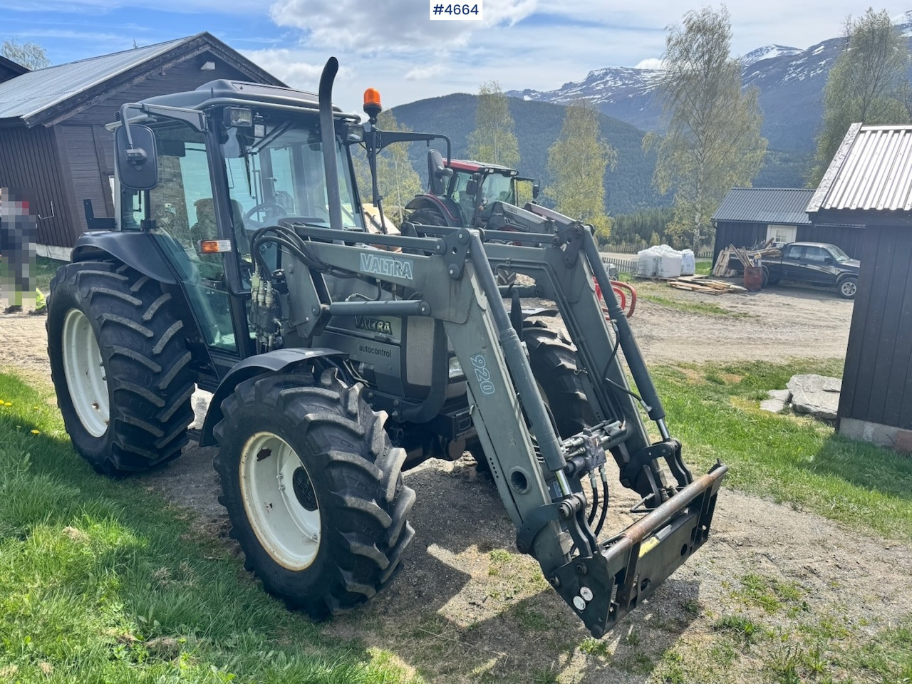 2003 Valtra A85-4 4x4 with Front Loader – 4450 hours! - جرار: صور 3 2003 Valtra A85-4 4x4 with Front Loader – 4450 hours! - جرار: صور 3
