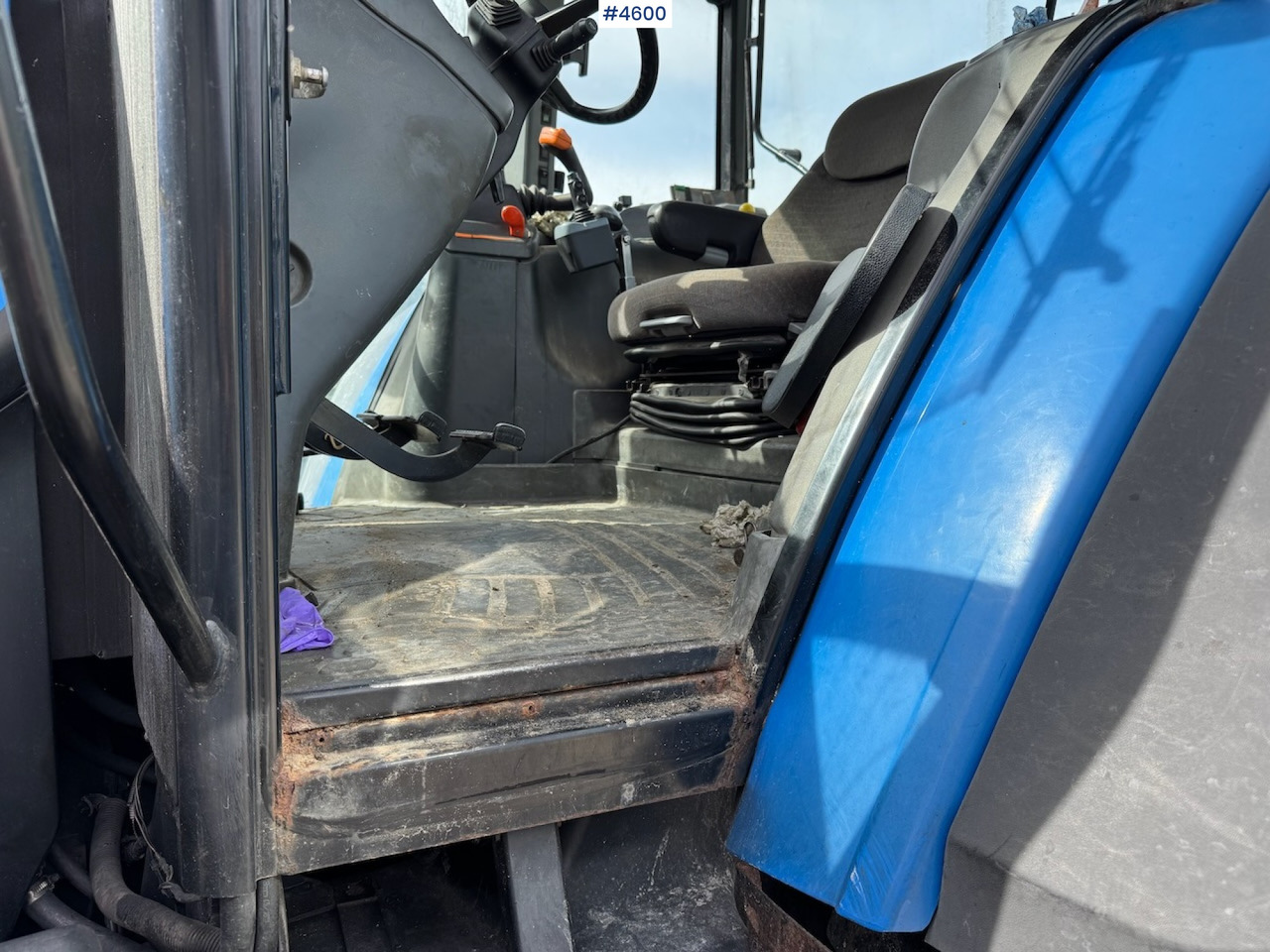 جرار 2005 New Holland TM190 w/front loader: صور 11