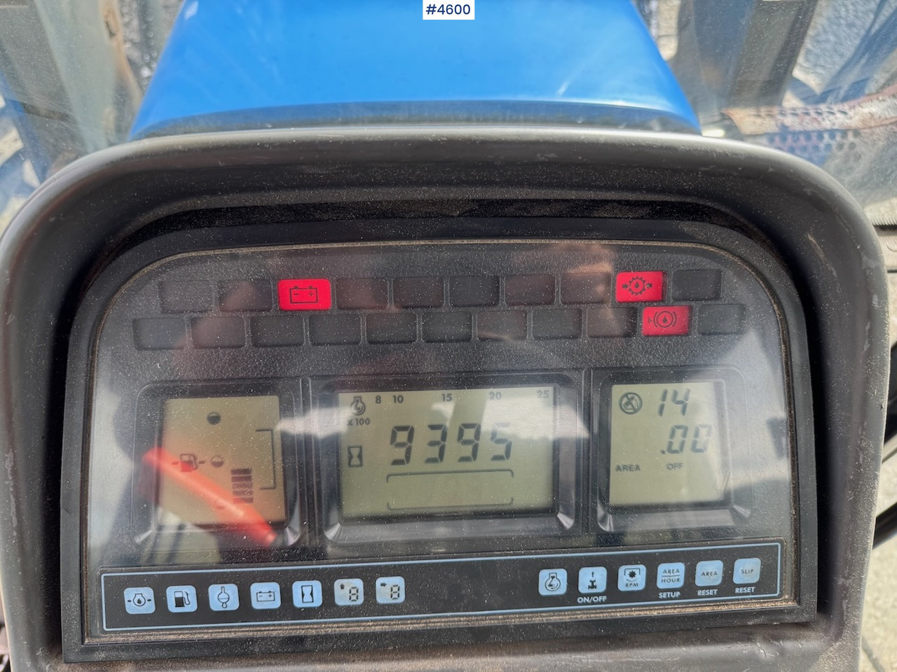 جرار 2005 New Holland TM190 w/front loader: صور 16