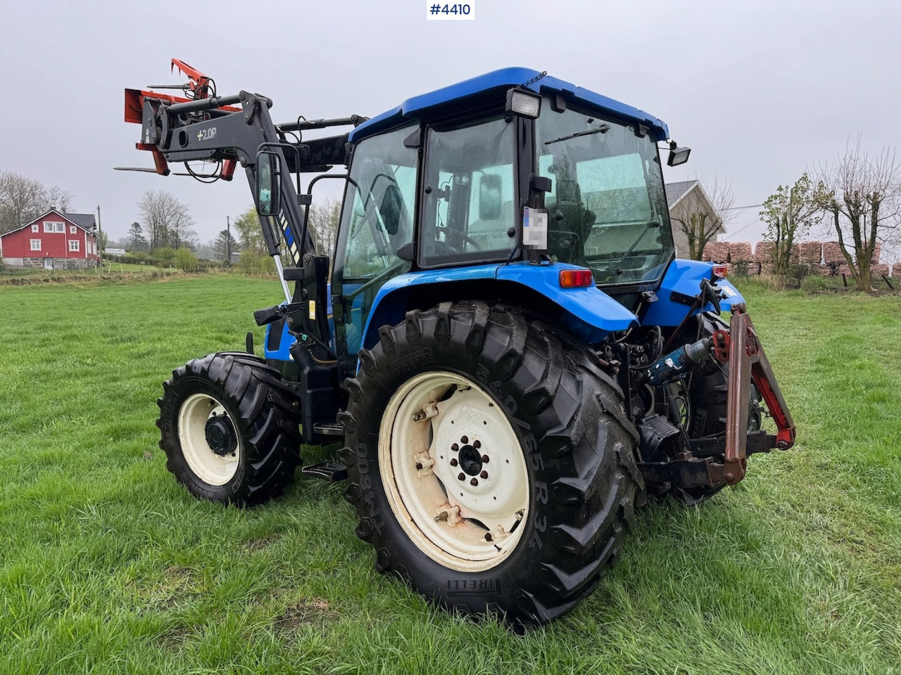 2006 New Holland TL100 A w/Front Loader. - جرار: صور 4 2006 New Holland TL100 A w/Front Loader. - جرار: صور 4