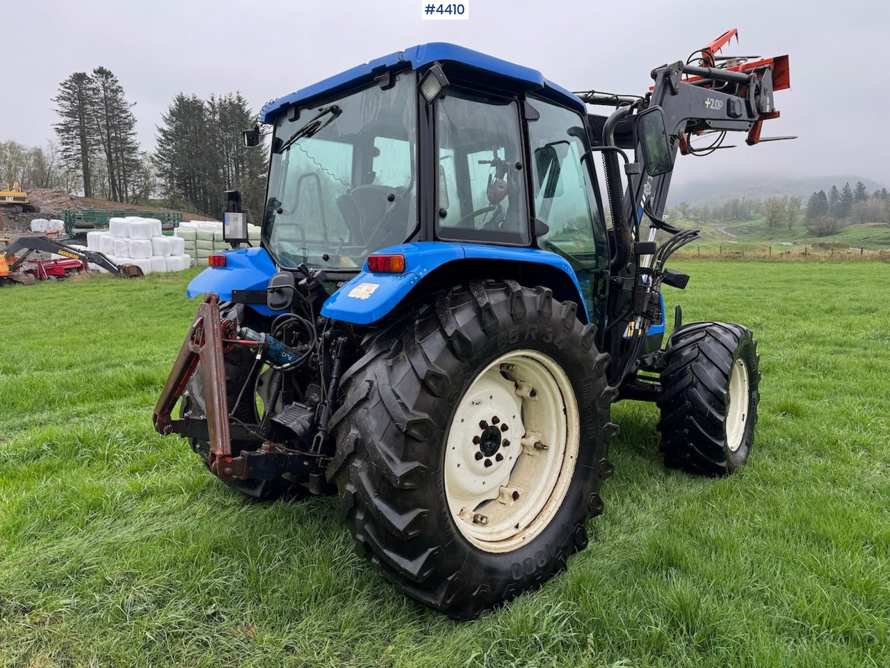 2006 New Holland TL100 A w/Front Loader. - جرار: صور 5 2006 New Holland TL100 A w/Front Loader. - جرار: صور 5