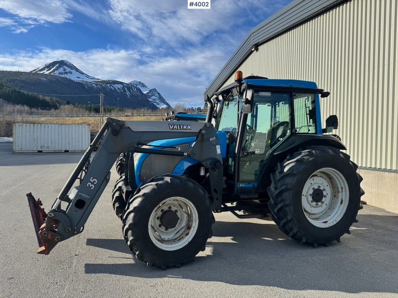 2006 Valtra A95-4 4x4 w/ Front loader. 2700 hours! - جرار: صور 1 2006 Valtra A95-4 4x4 w/ Front loader. 2700 hours! - جرار: صور 1