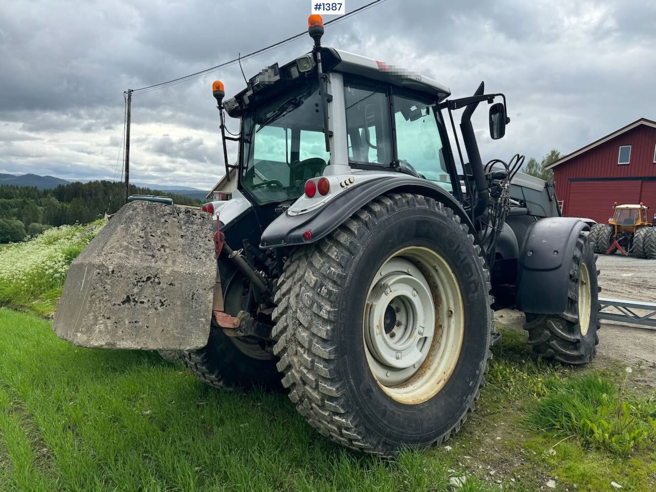 2007 Valtra T190 4x4 Tractor w/ bucket - جرار: صور 3 2007 Valtra T190 4x4 Tractor w/ bucket - جرار: صور 3