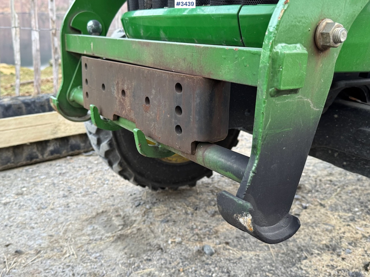 2008 John Deere 3720 w/front loader and bucket - جرار: صور 4 2008 John Deere 3720 w/front loader and bucket - جرار: صور 4