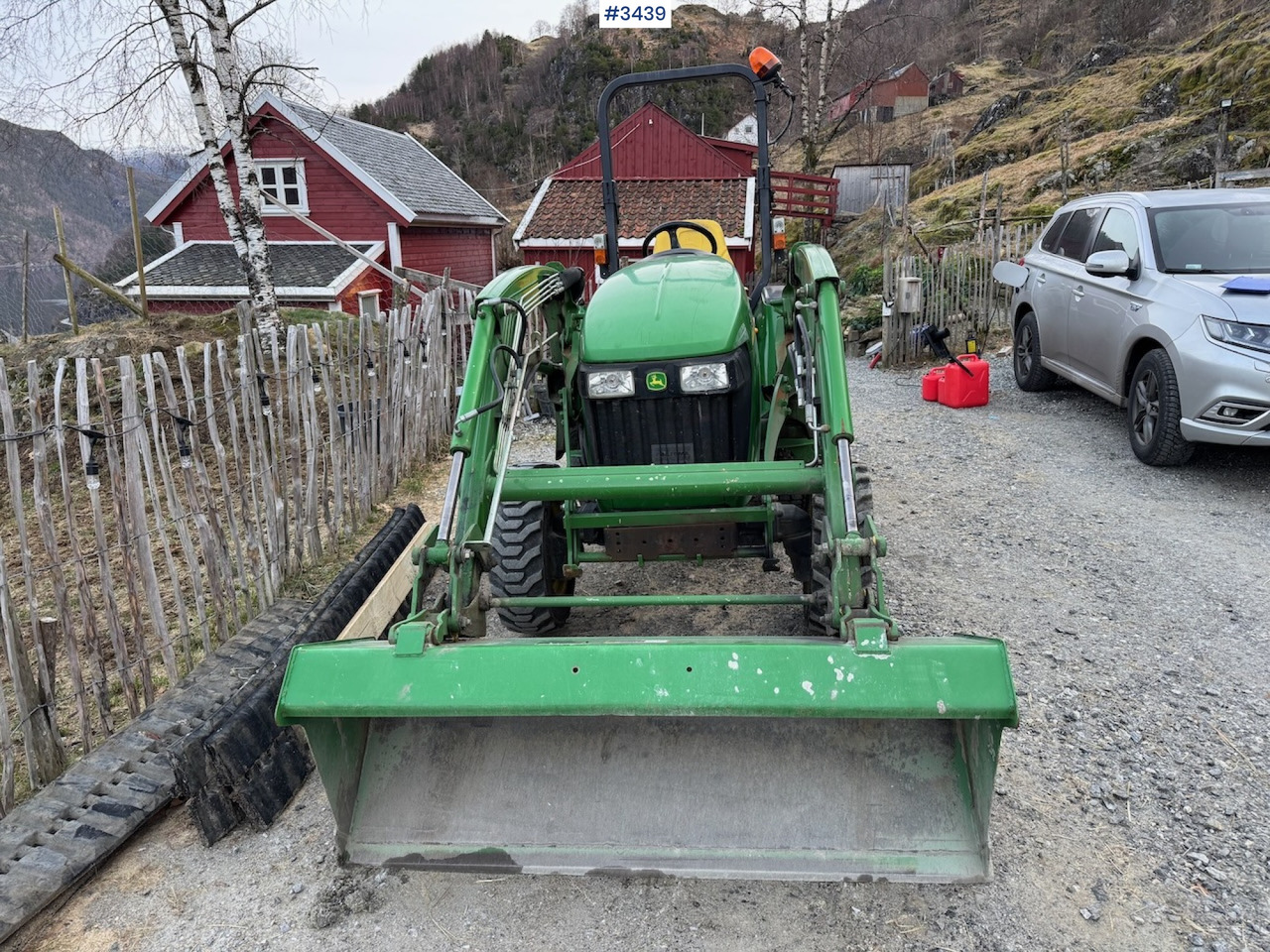 2008 John Deere 3720 w/front loader and bucket - جرار: صور 2 2008 John Deere 3720 w/front loader and bucket - جرار: صور 2