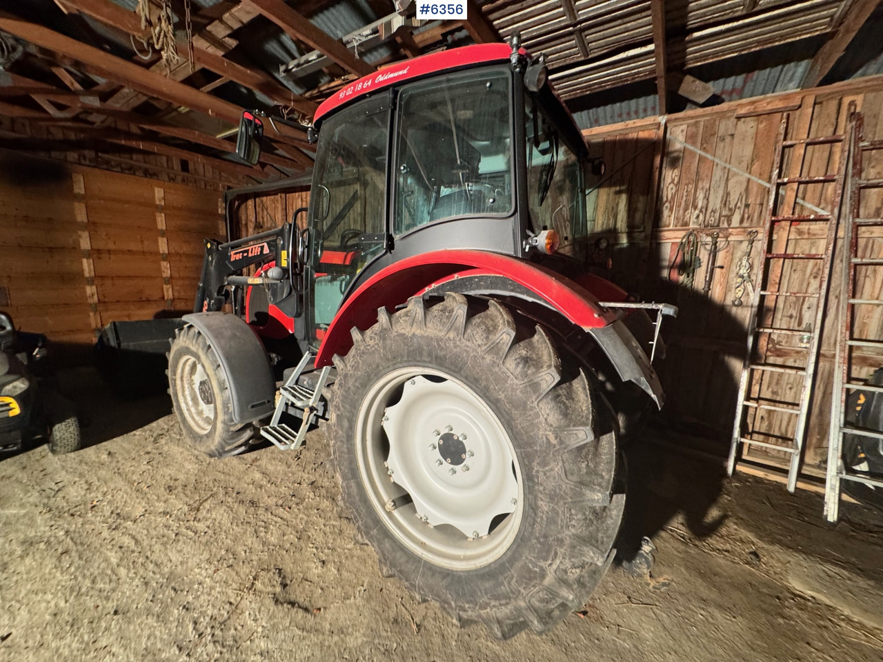 2008 Zetor 8541 Proxima Plus with loader, pallet forks, and snow bucket. Only 1,452 hours! - جرار: صور 5 2008 Zetor 8541 Proxima Plus with loader, pallet forks, and snow bucket. Only 1,452 hours! - جرار: صور 5