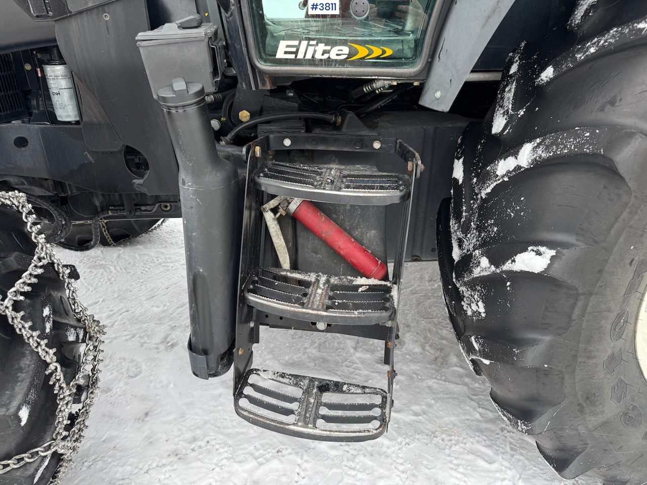 2010 New Holland T6020 Elite w/front loader - جرار: صور 4 2010 New Holland T6020 Elite w/front loader - جرار: صور 4