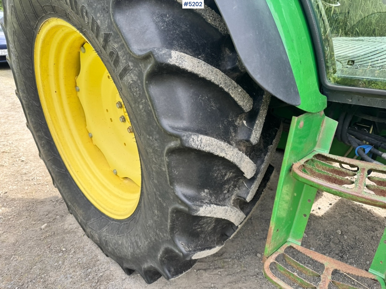 2011 John Deere 5100R 4x4 w/ Front loader and bucket. 2730 hours! - جرار: صور 3 2011 John Deere 5100R 4x4 w/ Front loader and bucket. 2730 hours! - جرار: صور 3