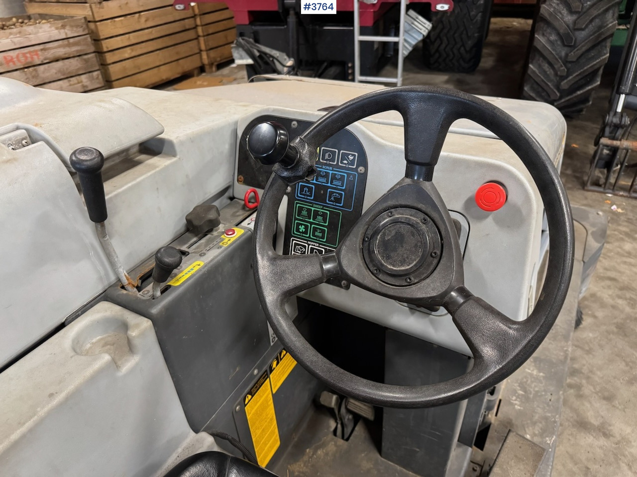 2012 Nilfisk CR 1200 broom and sweeper - كناسة المناطق الصناعية: صور 4 2012 Nilfisk CR 1200 broom and sweeper - كناسة المناطق الصناعية: صور 4