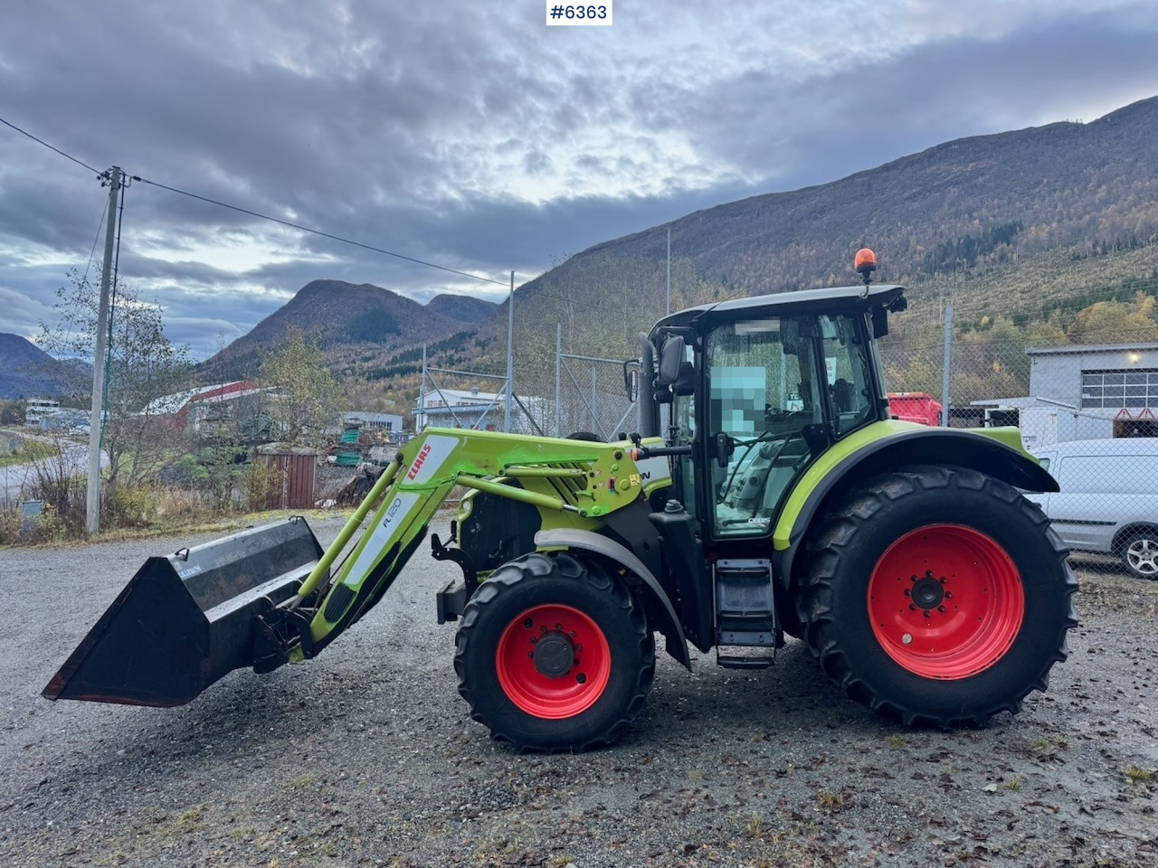 2013 Claas Arion 550 w/ Front loader, Bucket, forks and rear cutters. 1110 hours! - جرار: صور 4 2013 Claas Arion 550 w/ Front loader, Bucket, forks and rear cutters. 1110 hours! - جرار: صور 4