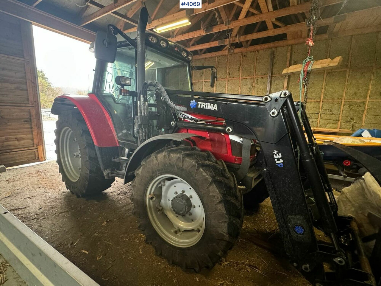 2013 Massey Ferguson 5455 w/ front loader, 2 buckets, pallet forks and blades. 1020 hours! - جرار: صور 3 2013 Massey Ferguson 5455 w/ front loader, 2 buckets, pallet forks and blades. 1020 hours! - جرار: صور 3