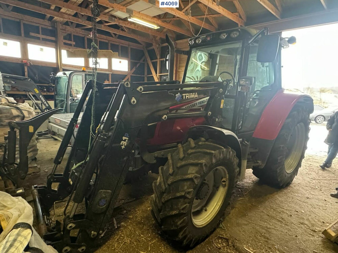 2013 Massey Ferguson 5455 w/ front loader, 2 buckets, pallet forks and blades. 1020 hours! - جرار: صور 5 2013 Massey Ferguson 5455 w/ front loader, 2 buckets, pallet forks and blades. 1020 hours! - جرار: صور 5