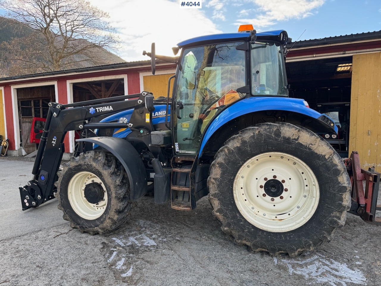 2013 New Holland T5.115 w/ front loader - جرار: صور 2 2013 New Holland T5.115 w/ front loader - جرار: صور 2