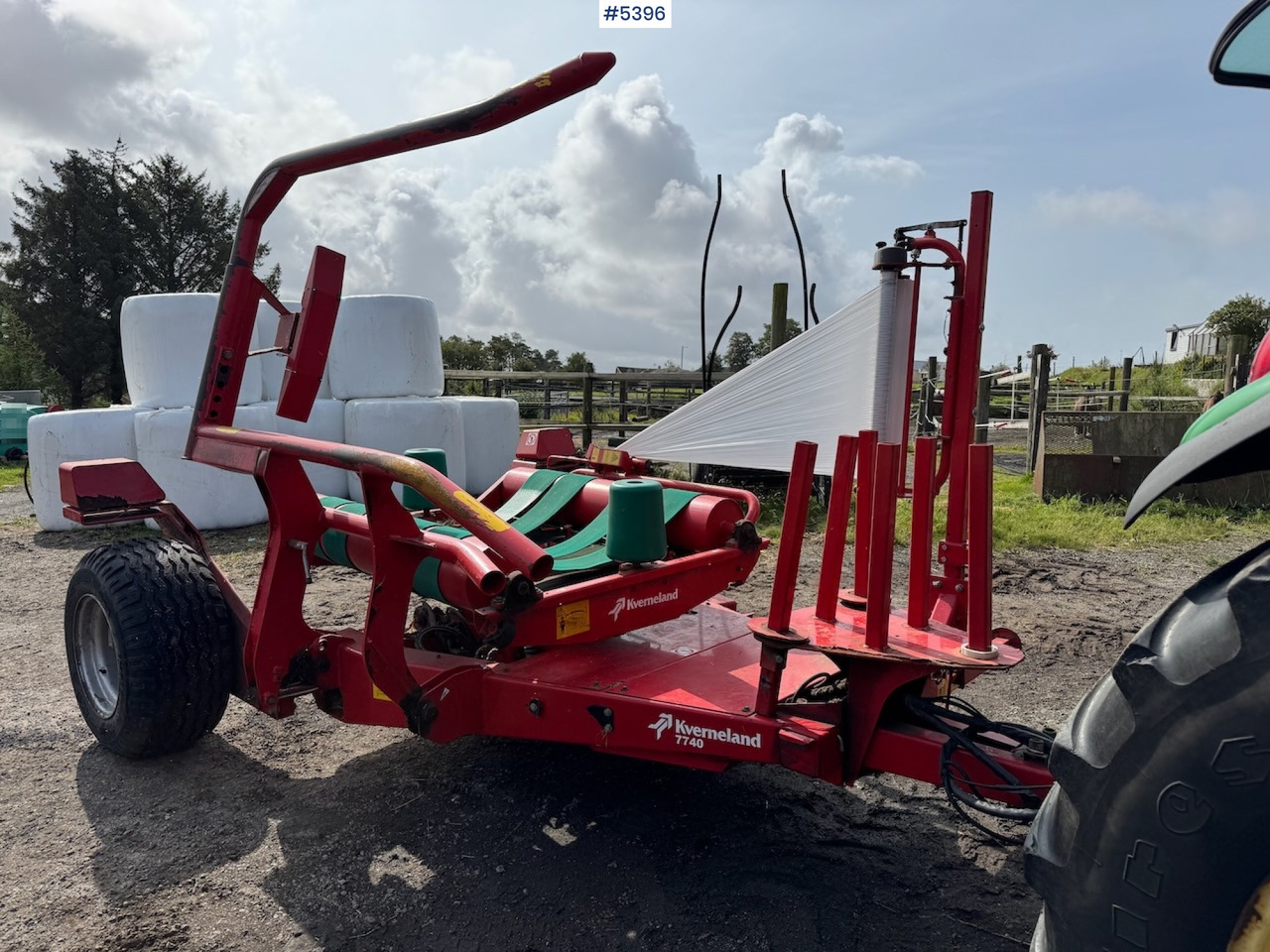 2016 Kverneland 7740 J round bale wrapper - معدات القش: صور 4 2016 Kverneland 7740 J round bale wrapper - معدات القش: صور 4