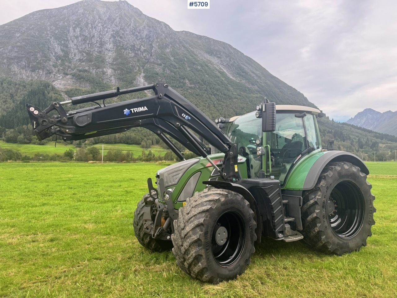 2017 Fendt 724 Vario w/ GPS, Front PTO, Loader and hydraulics. - جرار: صور 3 2017 Fendt 724 Vario w/ GPS, Front PTO, Loader and hydraulics. - جرار: صور 3