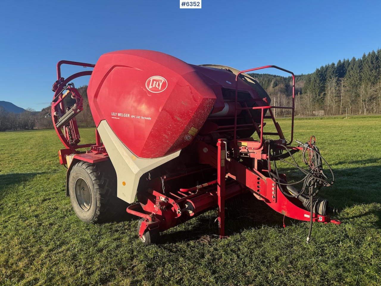 2017 Lely Welger RPC 245 Tornado combi baler. Partial rep. object - معدات القش: صور 1 2017 Lely Welger RPC 245 Tornado combi baler. Partial rep. object - معدات القش: صور 1
