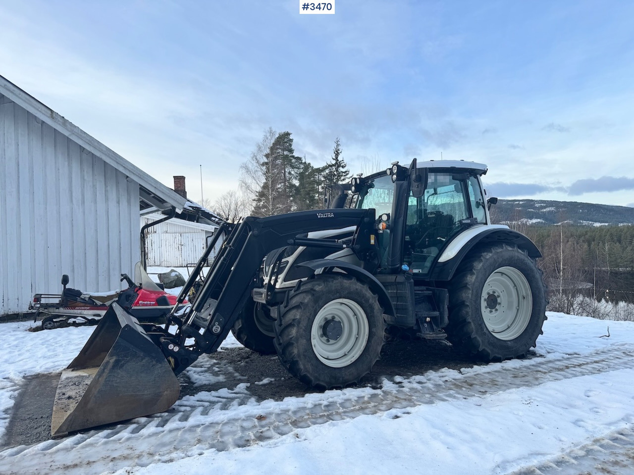 2019 Valtra N134 w/ Front loader and bucket. 900 hours! - جرار: صور 2 2019 Valtra N134 w/ Front loader and bucket. 900 hours! - جرار: صور 2