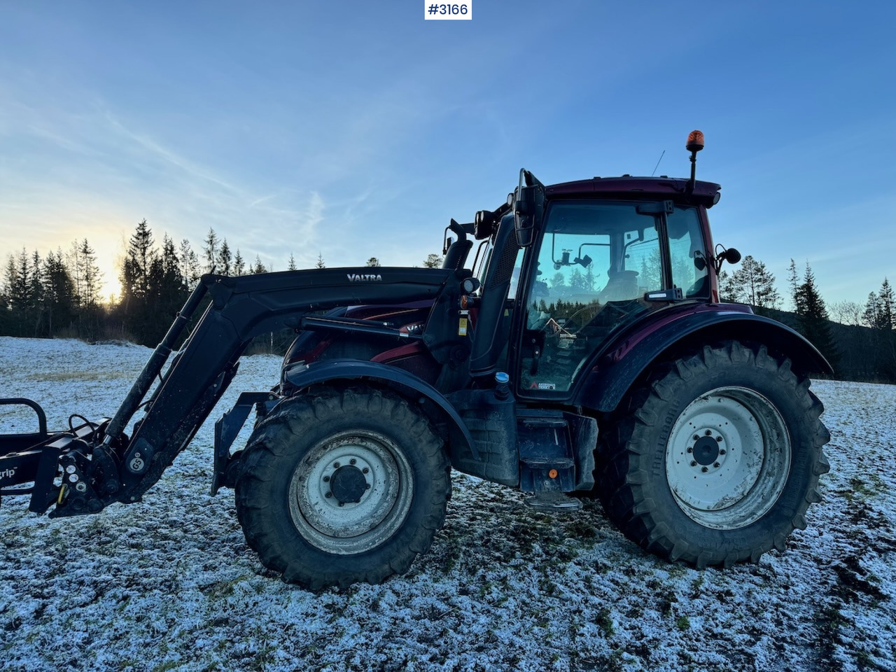 2019 Valtra N174 4x4 With front loader, snowplow blade, and 2 sets of tires. 2770 hours! - جرار: صور 2 2019 Valtra N174 4x4 With front loader, snowplow blade, and 2 sets of tires. 2770 hours! - جرار: صور 2