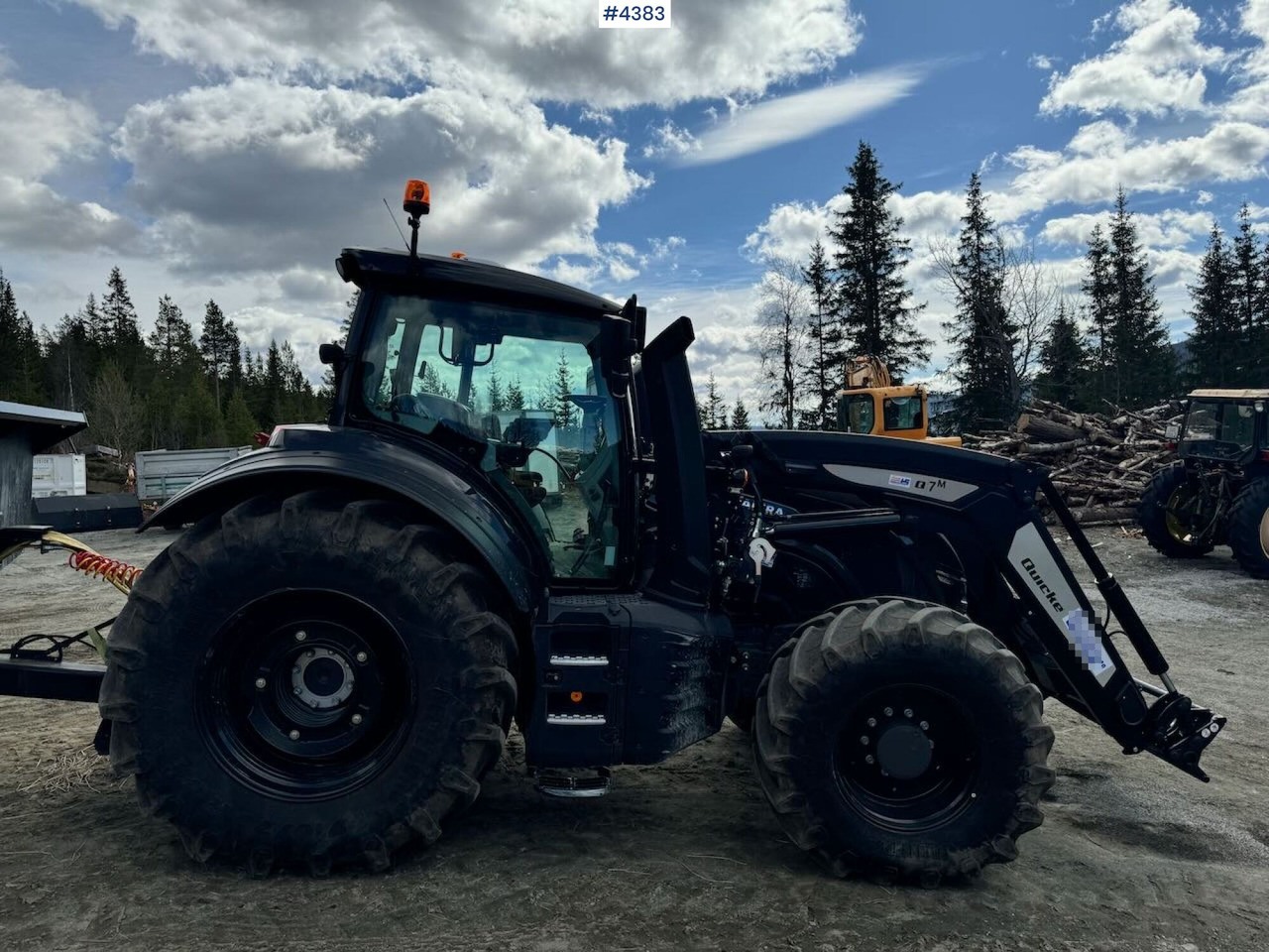 2021 Valtra T234 Versu w/ Quicke Q7 Front Loader - جرار: صور 5 2021 Valtra T234 Versu w/ Quicke Q7 Front Loader - جرار: صور 5