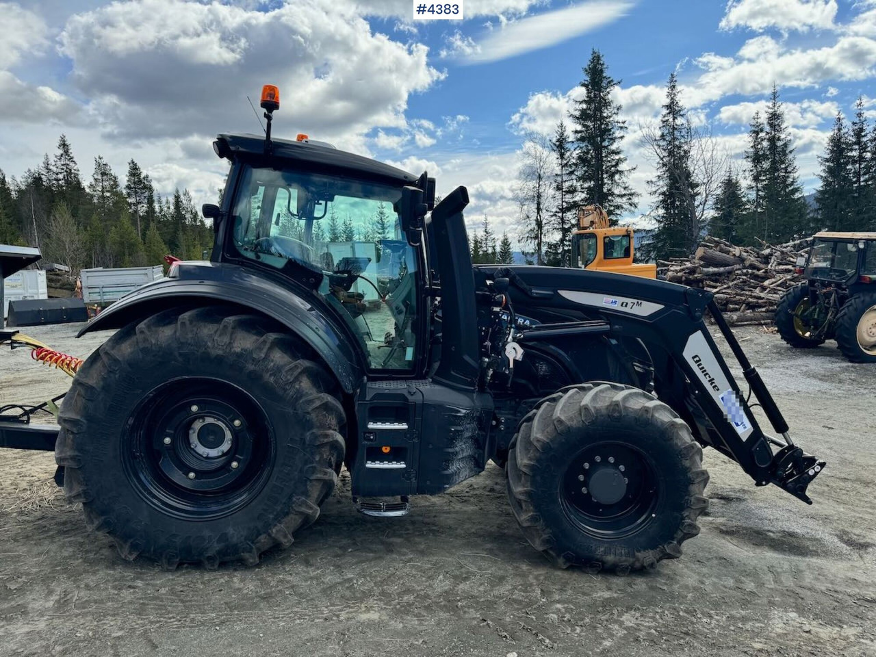 2021 Valtra T234 Versu w/ Quicke Q7 Front Loader - جرار: صور 3 2021 Valtra T234 Versu w/ Quicke Q7 Front Loader - جرار: صور 3