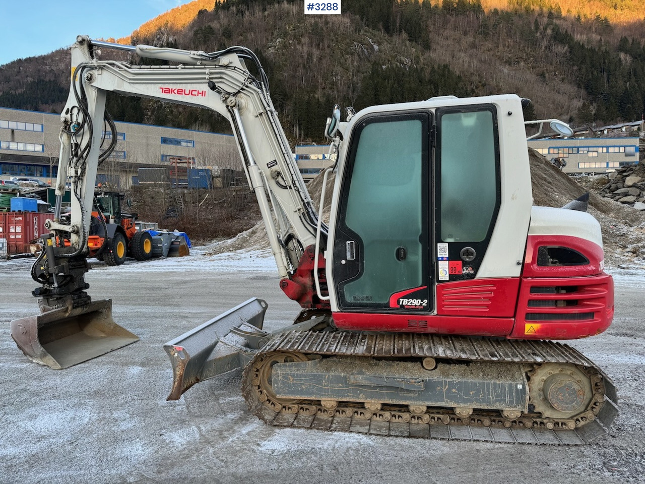 2022 Takeuchi TB 290-2 w/Rotory tilt and several buckets - حفارة: صور 5 2022 Takeuchi TB 290-2 w/Rotory tilt and several buckets - حفارة: صور 5