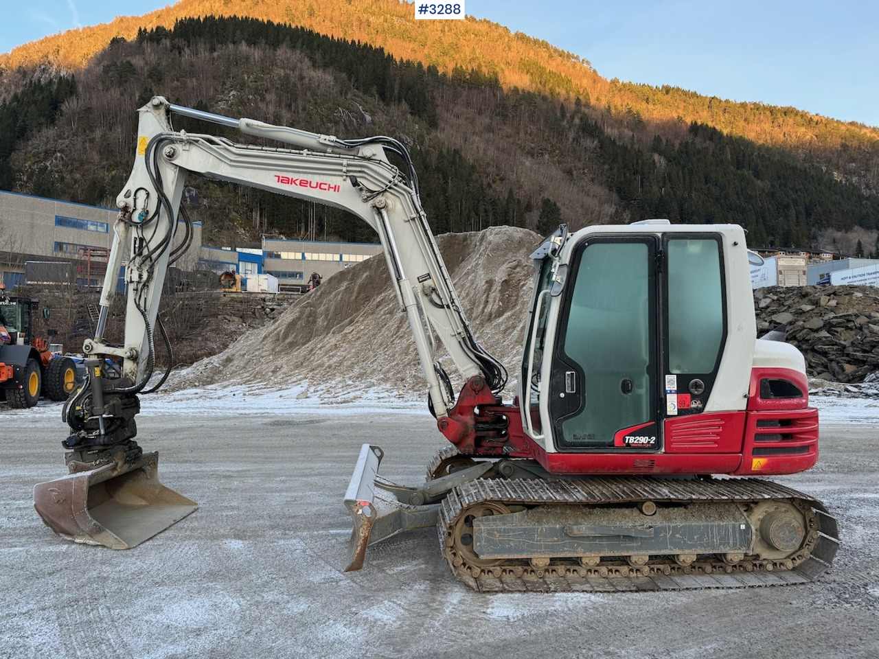 2022 Takeuchi TB 290-2 w/Rotory tilt and several buckets - حفارة: صور 4 2022 Takeuchi TB 290-2 w/Rotory tilt and several buckets - حفارة: صور 4