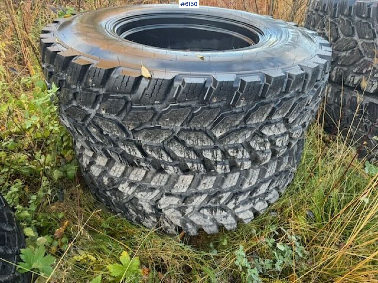 Complete set of Nokian studded tires - الإطارات - الآلات والماكينات الزراعية: صور 4 Complete set of Nokian studded tires - الإطارات - الآلات والماكينات الزراعية: صور 4