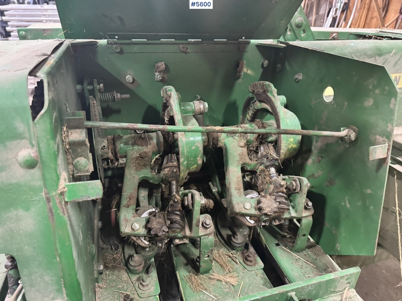 معدات القش John Deere 342 Square Baler: صور 15 معدات القش John Deere 342 Square Baler: صور 15