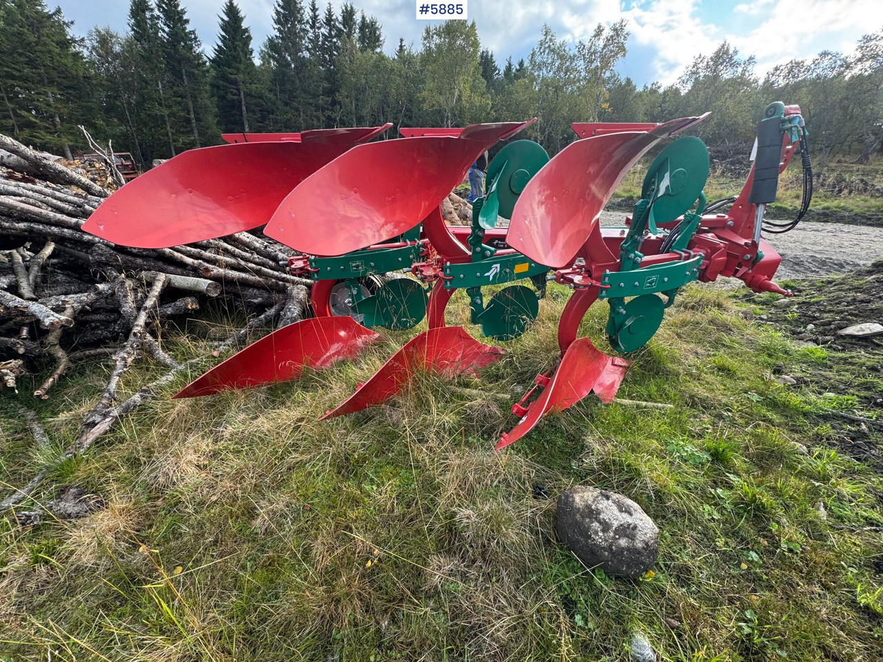 Kverneland 150S reversible plough, 3-furrow, year 2022. Never used – like new! - ال معدات حراثه: صور 1 Kverneland 150S reversible plough, 3-furrow, year 2022. Never used – like new! - ال معدات حراثه: صور 1