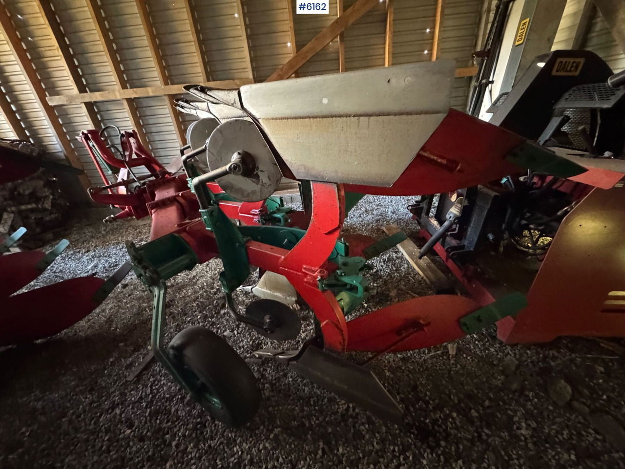 Kverneland 3-furrow reversible plough - ال معدات حراثه: صور 4 Kverneland 3-furrow reversible plough - ال معدات حراثه: صور 4
