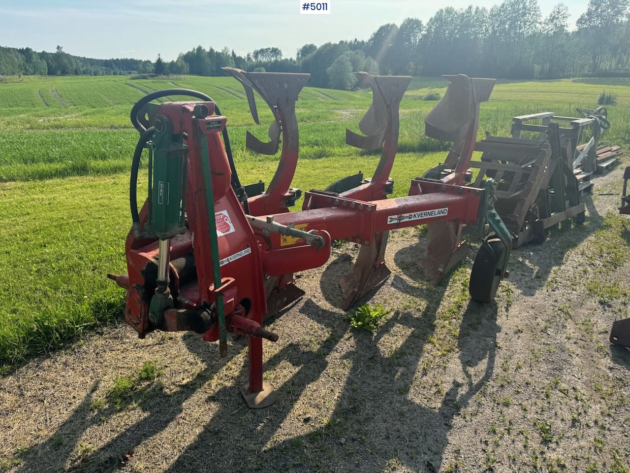 Kverneland Mod. E 3-blade reversible plough - ال معدات حراثه: صور 4 Kverneland Mod. E 3-blade reversible plough - ال معدات حراثه: صور 4