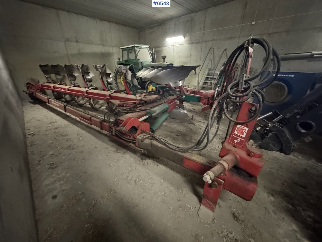 Kverneland PB100 6-Flour Vario Semi-Reversible Plough - ال معدات حراثه: صور 2 Kverneland PB100 6-Flour Vario Semi-Reversible Plough - ال معدات حراثه: صور 2