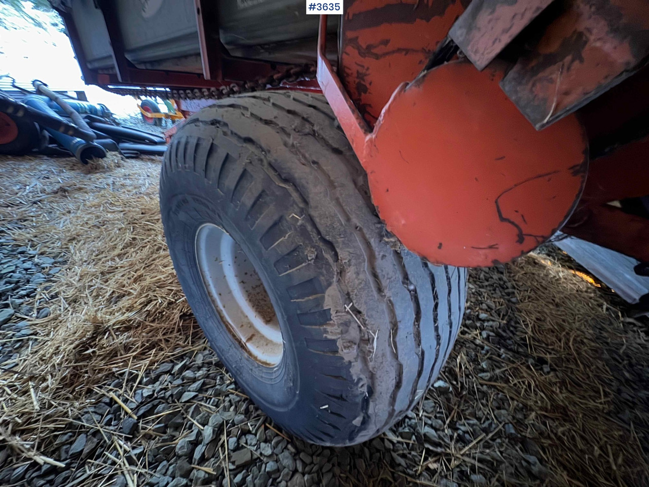 معدات القش Kverneland UN7000 unloading trailer: صور 13