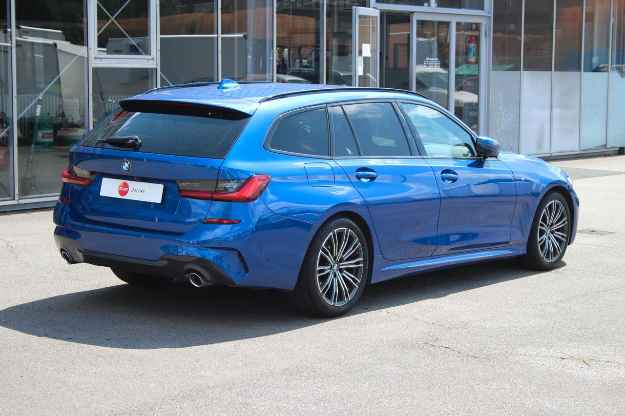 BMW 320 Touring d M Sport Laser Alcantara Harman Kar - سيارة ستيشن: صور 2 BMW 320 Touring d M Sport Laser Alcantara Harman Kar - سيارة ستيشن: صور 2