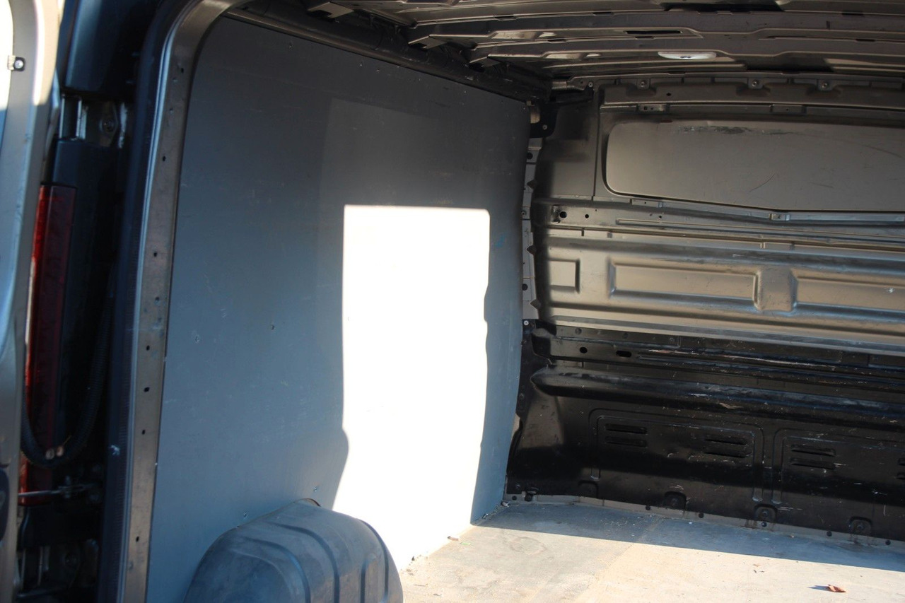 ميكروباص Opel Vivaro B Navi Klima Standheizung AHK: صور 15 ميكروباص Opel Vivaro B Navi Klima Standheizung AHK: صور 15