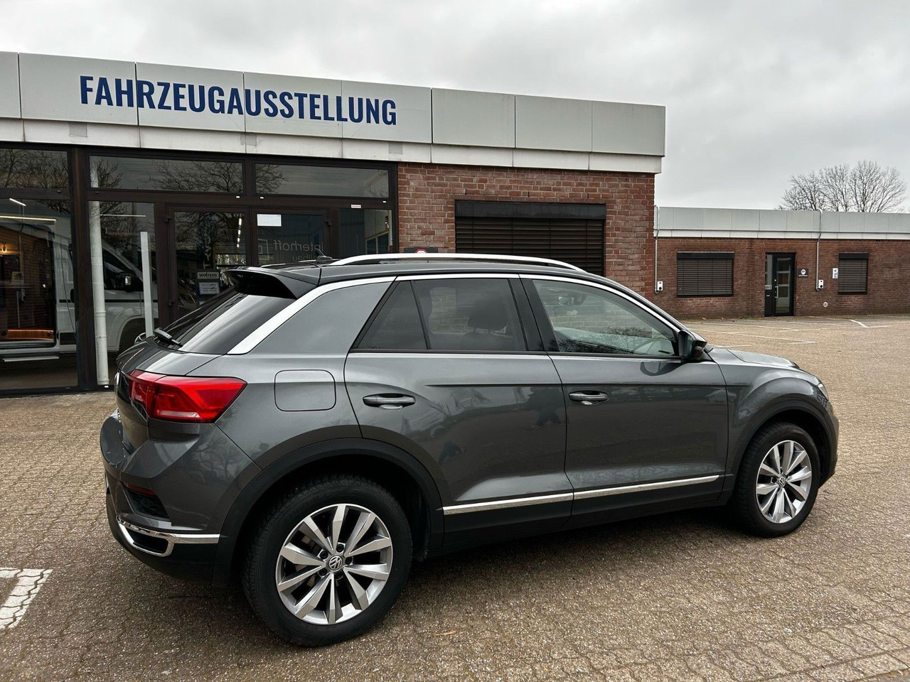 Volkswagen T-Roc Style - سيارة دفع رباعي: صور 1 Volkswagen T-Roc Style - سيارة دفع رباعي: صور 1