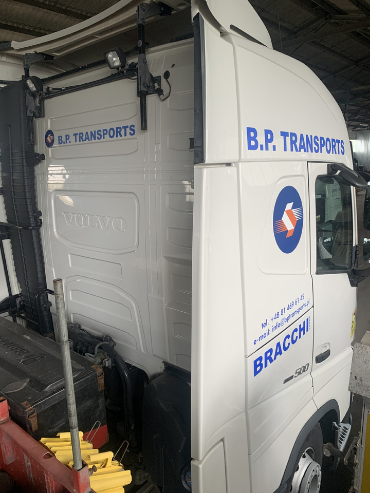 VOLVO VOLVO FH 6x2 500 Euro VI, salon Polska, ASO - شاحنة جرار: صور 5 VOLVO VOLVO FH 6x2 500 Euro VI, salon Polska, ASO - شاحنة جرار: صور 5