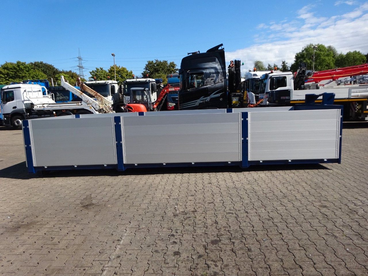 12 cbm Abrollcontainer Pritsche - شاحنة ذات الخطاف: صور 2 12 cbm Abrollcontainer Pritsche - شاحنة ذات الخطاف: صور 2