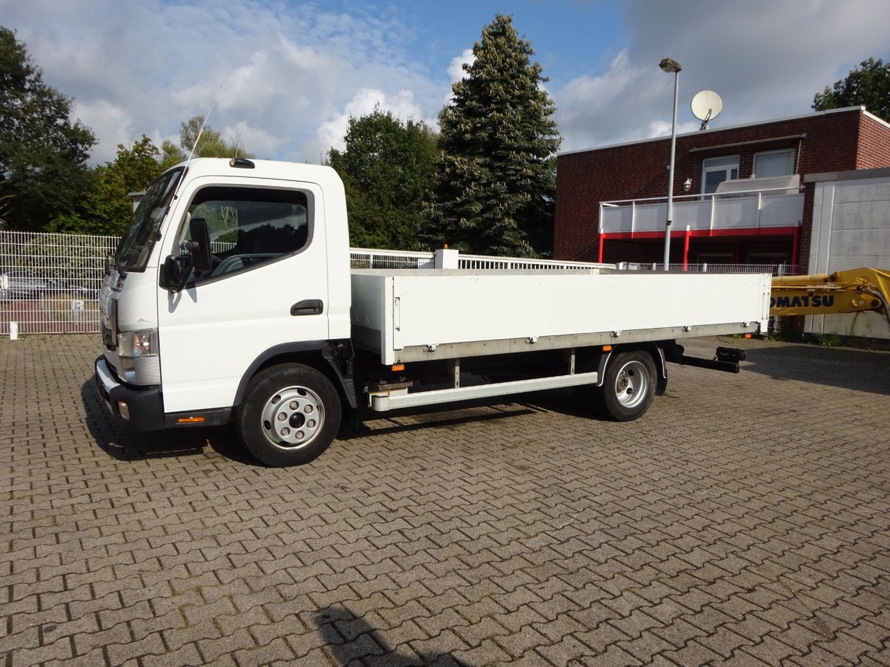 FUSO CANTER 7C15 Pritsche 4x2 - الشاحنات الصغيرة المسطحة: صور 1 FUSO CANTER 7C15 Pritsche 4x2 - الشاحنات الصغيرة المسطحة: صور 1