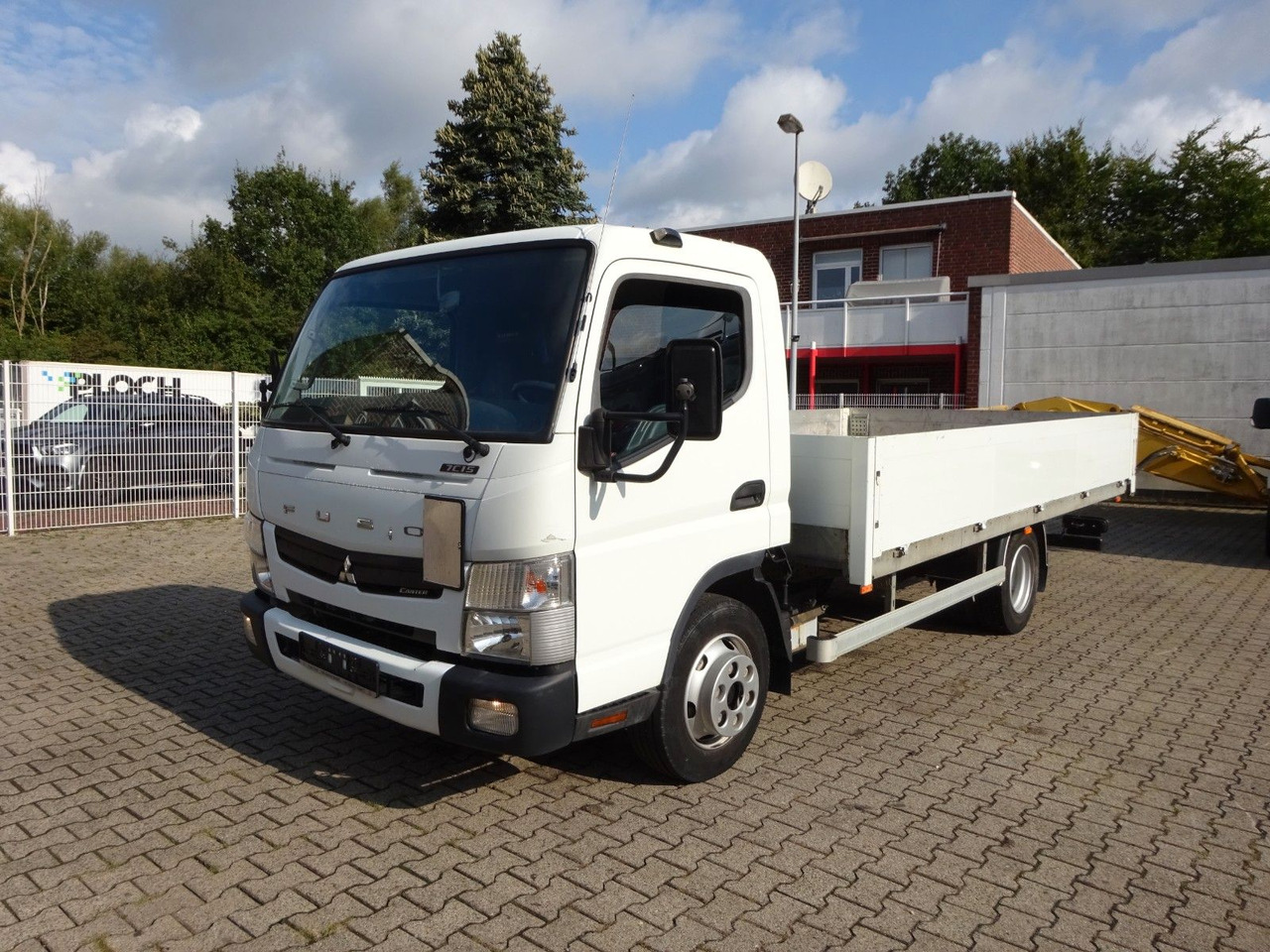 FUSO CANTER 7C15 Pritsche 4x2 - الشاحنات الصغيرة المسطحة: صور 2 FUSO CANTER 7C15 Pritsche 4x2 - الشاحنات الصغيرة المسطحة: صور 2