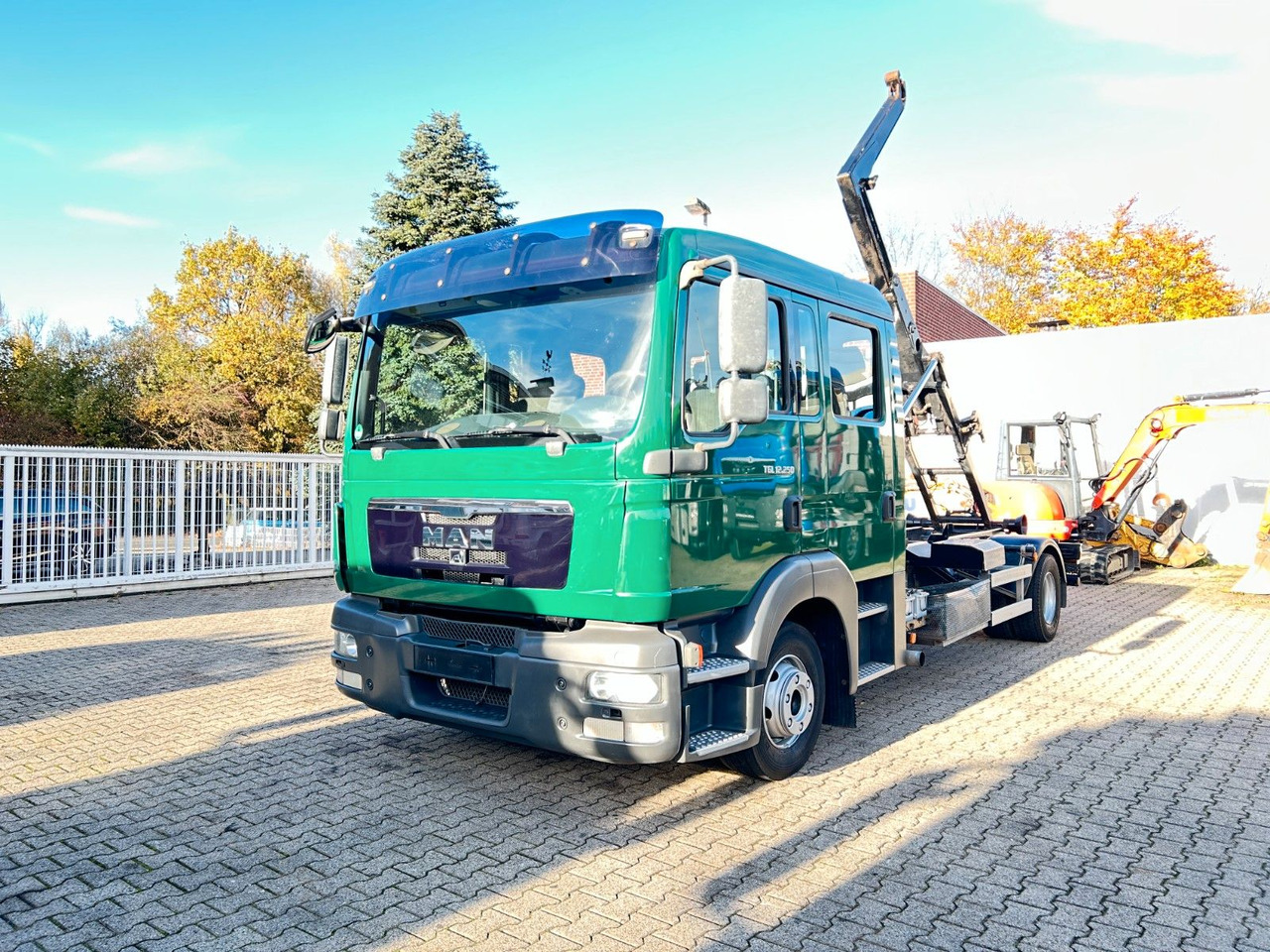 MAN 12.250 Doppelkabine Abroller - شاحنة ذات الخطاف: صور 2 MAN 12.250 Doppelkabine Abroller - شاحنة ذات الخطاف: صور 2