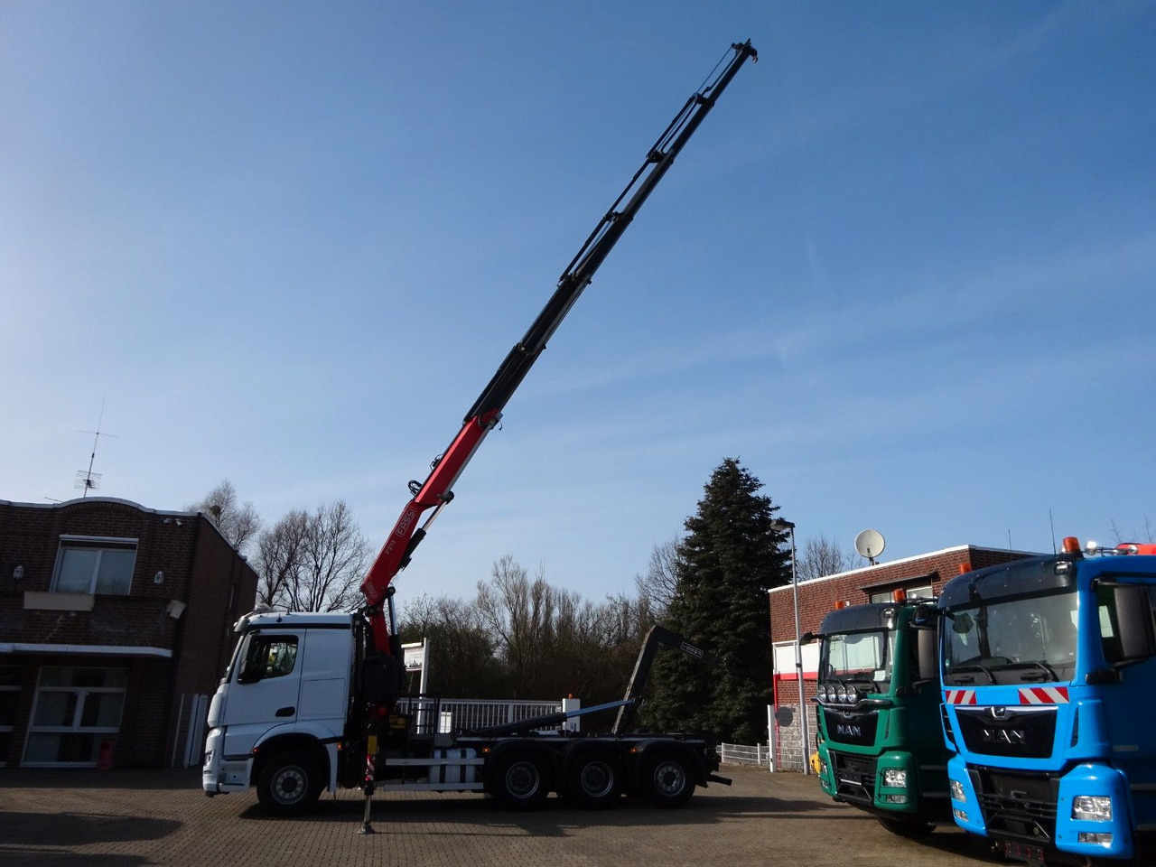 Mercedes-Benz 3248 Fassi Abroller + Fassi F275A 8x4 TRIDEM - شاحنة كرين: صور 3 Mercedes-Benz 3248 Fassi Abroller + Fassi F275A 8x4 TRIDEM - شاحنة كرين: صور 3