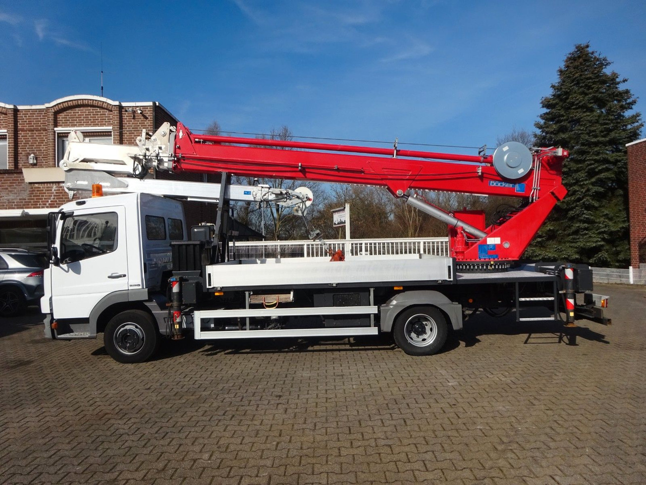 Mercedes-Benz 818 Atego + Böcker AK 32 Meter Dachdeckerkran - شاحنة كرين: صور 3 Mercedes-Benz 818 Atego + Böcker AK 32 Meter Dachdeckerkran - شاحنة كرين: صور 3