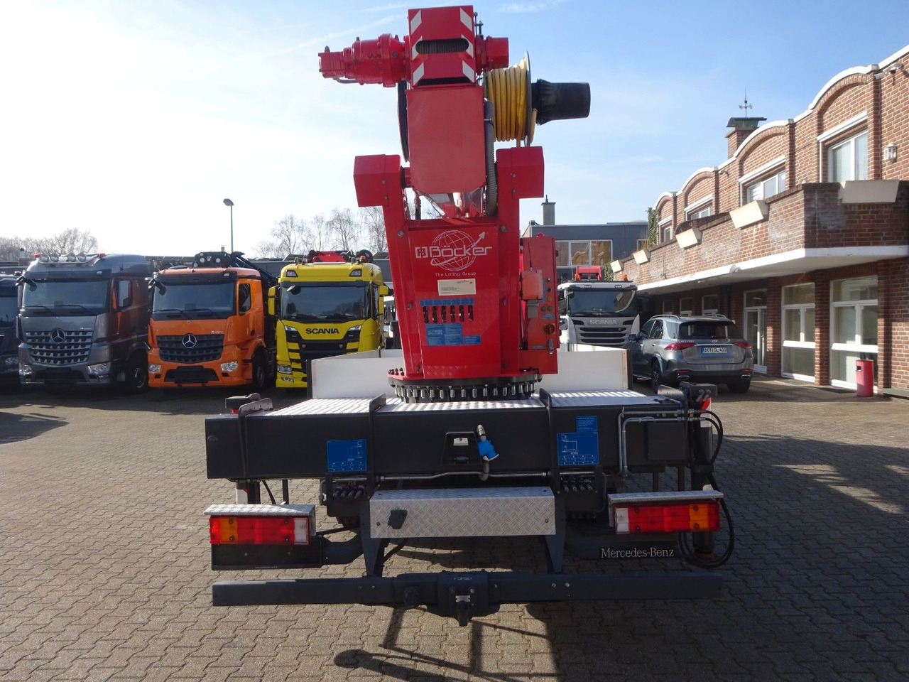 Mercedes-Benz 818 Atego + Böcker AK 32 Meter Dachdeckerkran - شاحنة كرين: صور 5 Mercedes-Benz 818 Atego + Böcker AK 32 Meter Dachdeckerkran - شاحنة كرين: صور 5