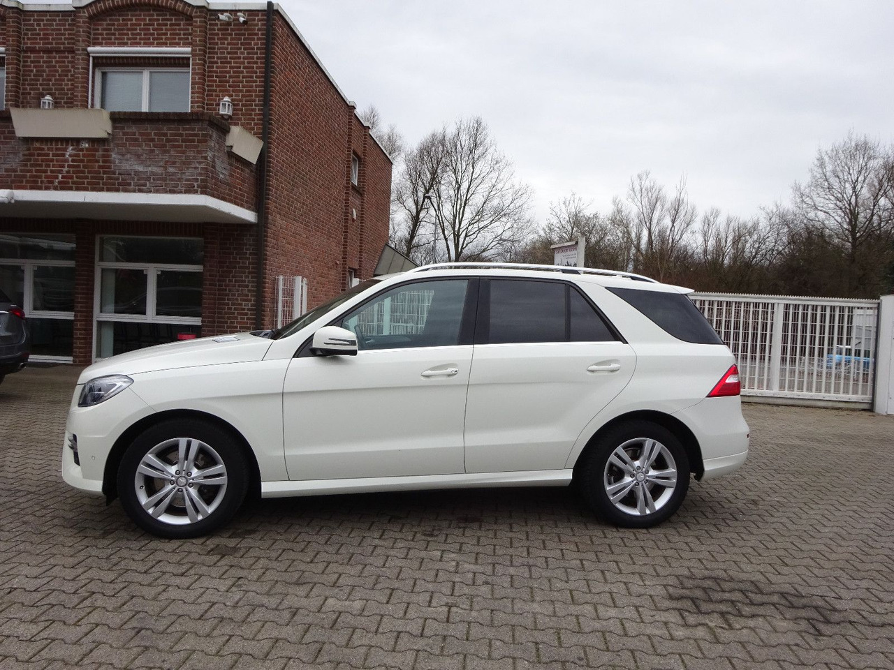 Mercedes-Benz ML 350 CDI BlueTec Mercedes-Benz ML 350 CDI BlueTec. AMG Paket - سيارة دفع رباعي: صور 3 Mercedes-Benz ML 350 CDI BlueTec Mercedes-Benz ML 350 CDI BlueTec. AMG Paket - سيارة دفع رباعي: صور 3
