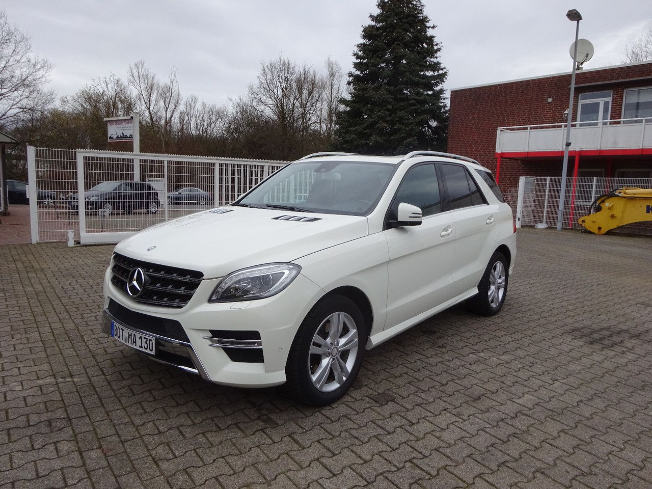 Mercedes-Benz ML 350 CDI BlueTec Mercedes-Benz ML 350 CDI BlueTec. AMG Paket - سيارة دفع رباعي: صور 2 Mercedes-Benz ML 350 CDI BlueTec Mercedes-Benz ML 350 CDI BlueTec. AMG Paket - سيارة دفع رباعي: صور 2
