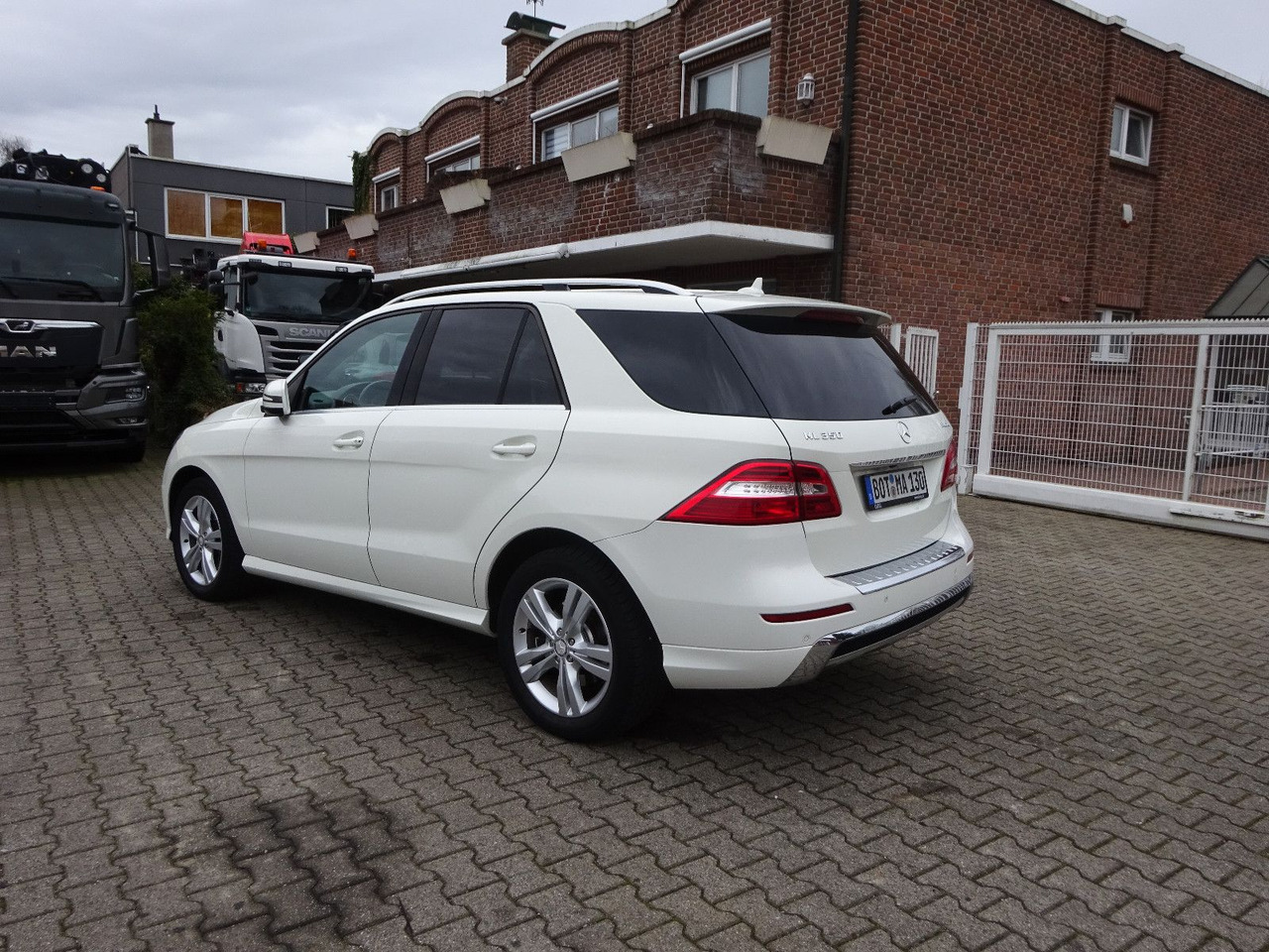 Mercedes-Benz ML 350 CDI BlueTec Mercedes-Benz ML 350 CDI BlueTec. AMG Paket - سيارة دفع رباعي: صور 4 Mercedes-Benz ML 350 CDI BlueTec Mercedes-Benz ML 350 CDI BlueTec. AMG Paket - سيارة دفع رباعي: صور 4